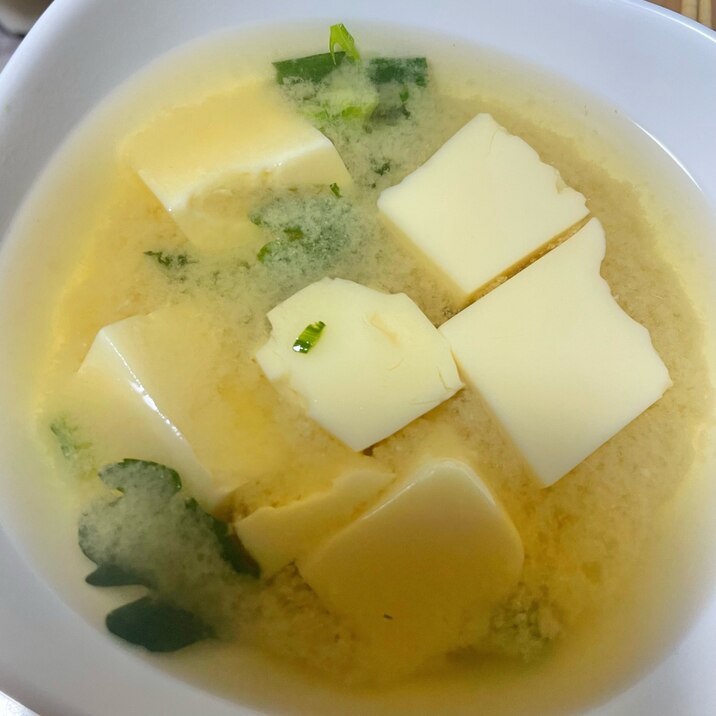 卵豆腐とほうれん草の味噌汁